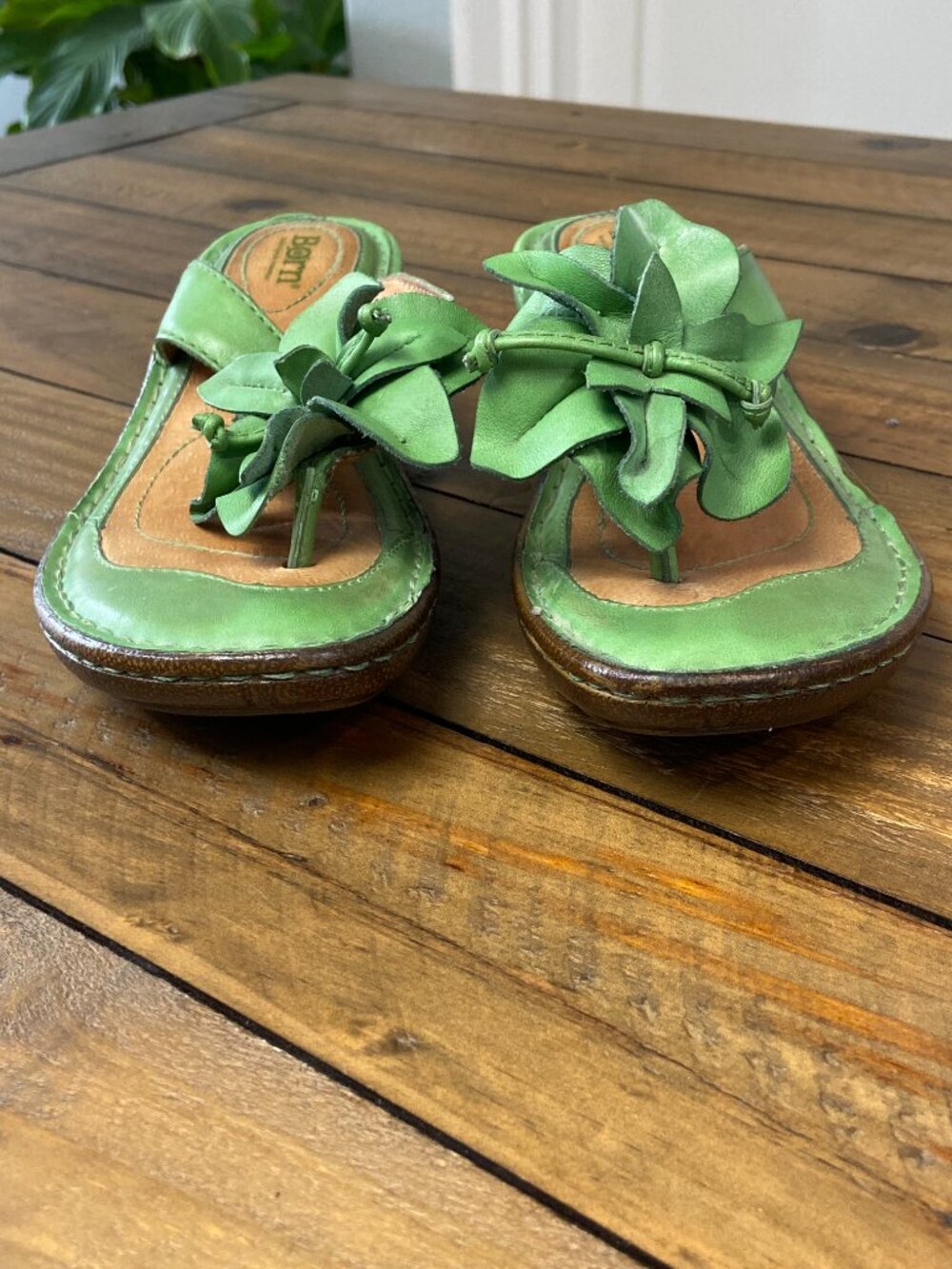 Born Green Leather Floral Wedge Sandals 🌿 sz 7 - Picture 2 of 8